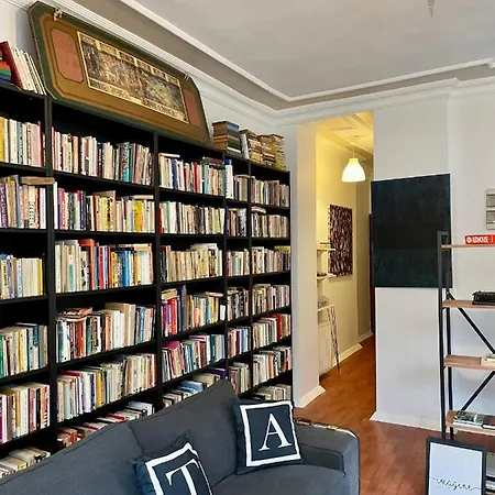 Apartment Redecorated Flat With Huge Library